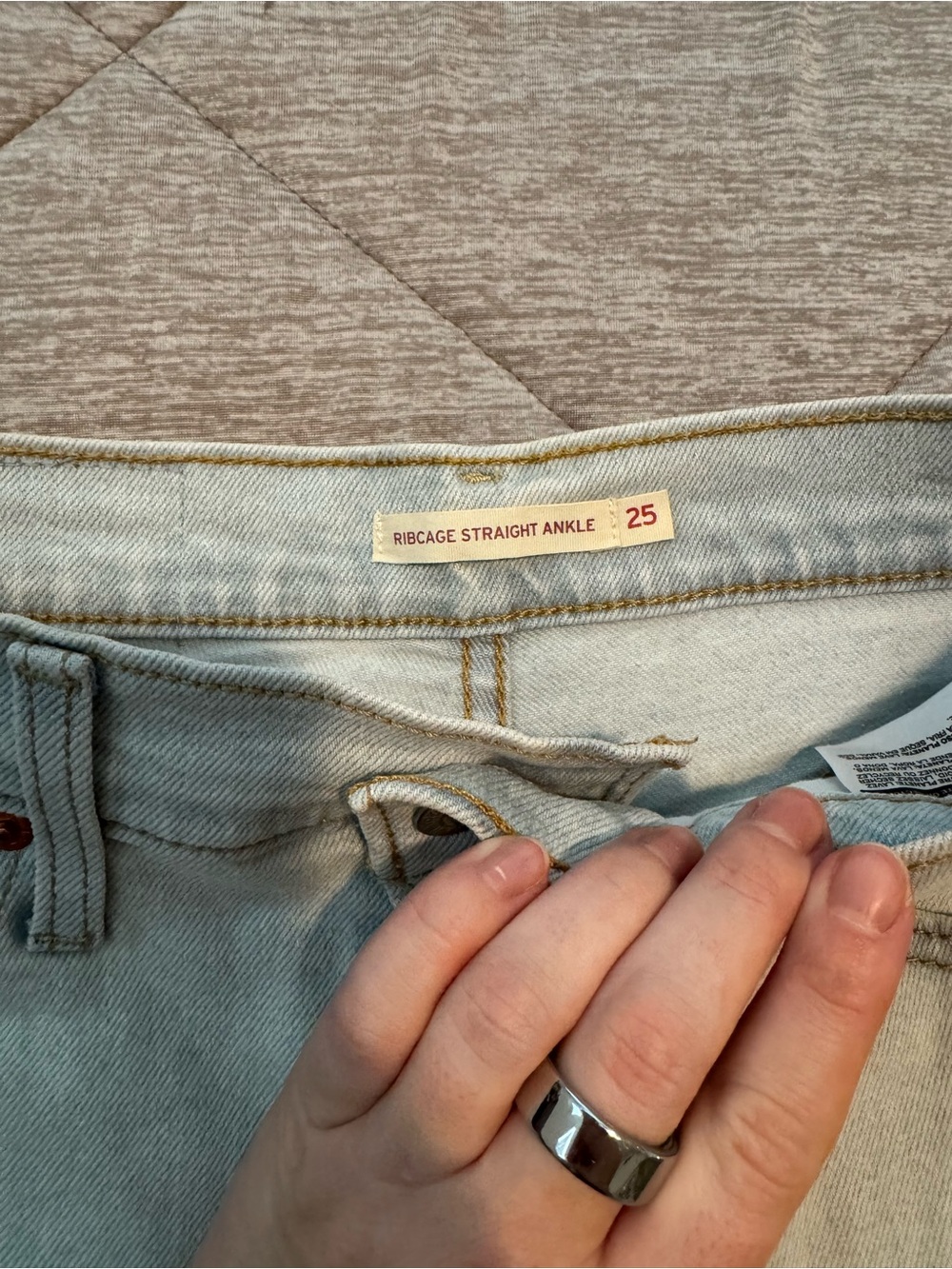 Levi's Ribcage Straight Ankle Jeans in Light Wash